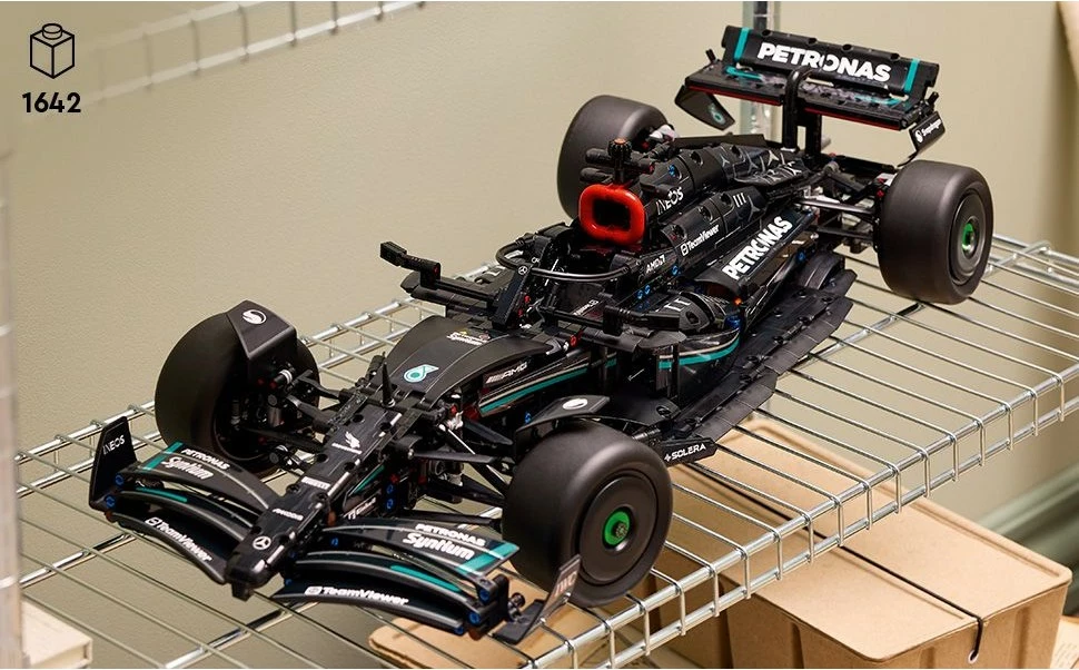 Set za sestavljanje Mercedes-AMG F1 W14 E Performance, 1.642 kosov