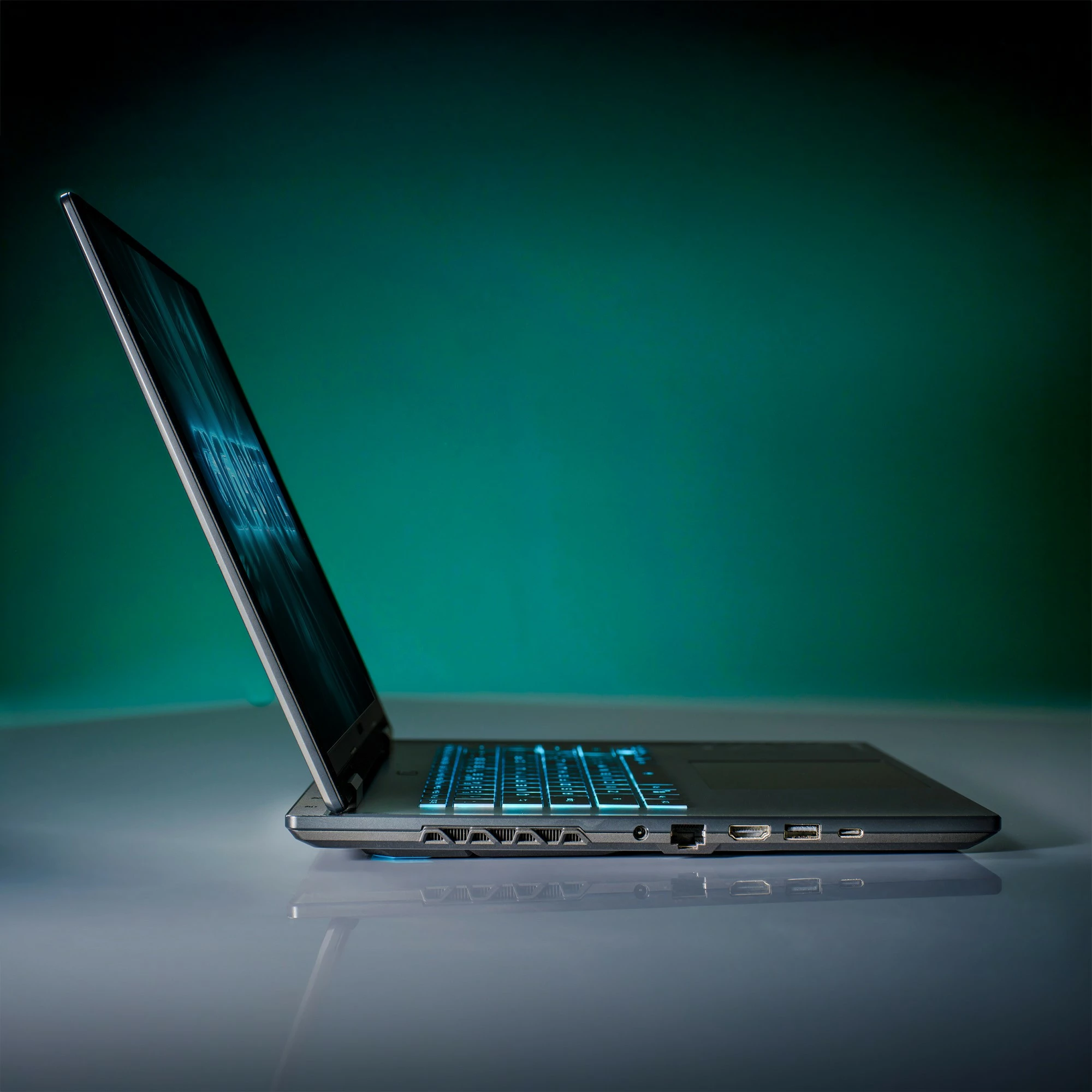 Gaming prenosnik Gigabyte A16, Intel Core i7-13620H, 16", 165 Hz, RTX, Windows 11