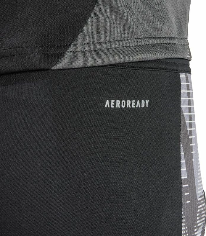 Kratek športni model adidas, črn