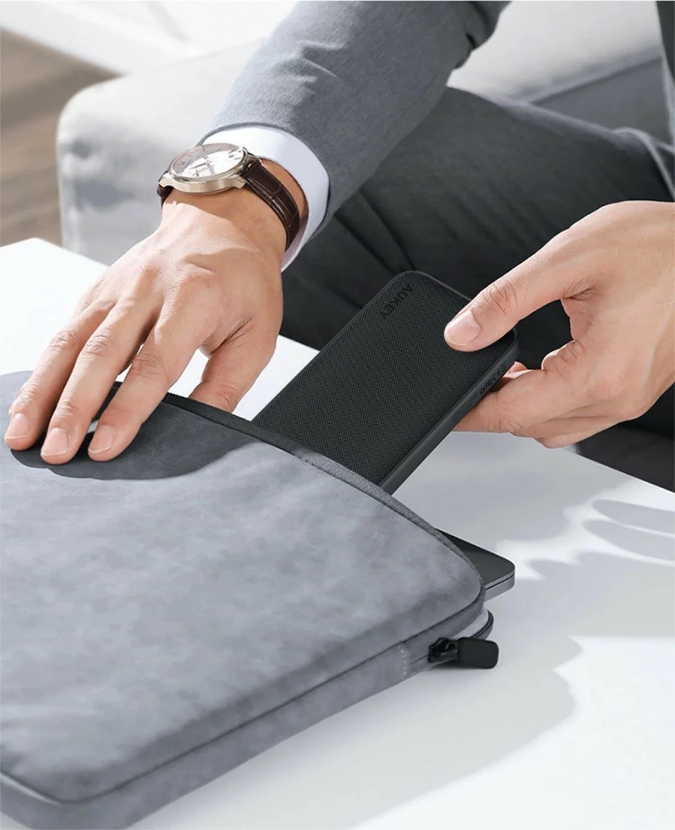 Powerbank AUKEY PB-Y46P Spark Go, 10000 mAh, 22,5 W, 2×USB, USB-C kabel, črn