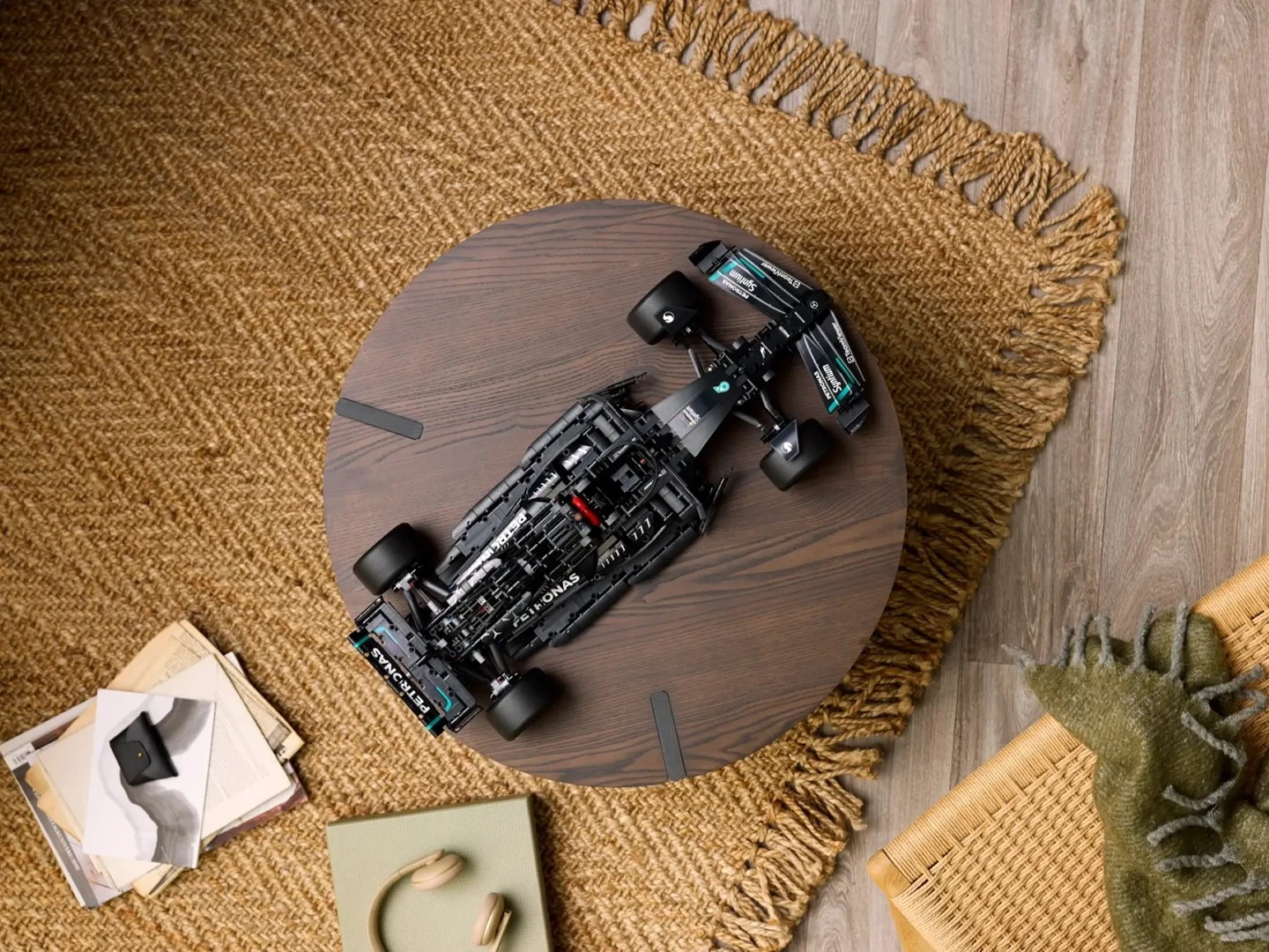 Model z visokimi podrobnostmi Mercedes-AMG F1 W14 E Performance, LEGO TECHNIC