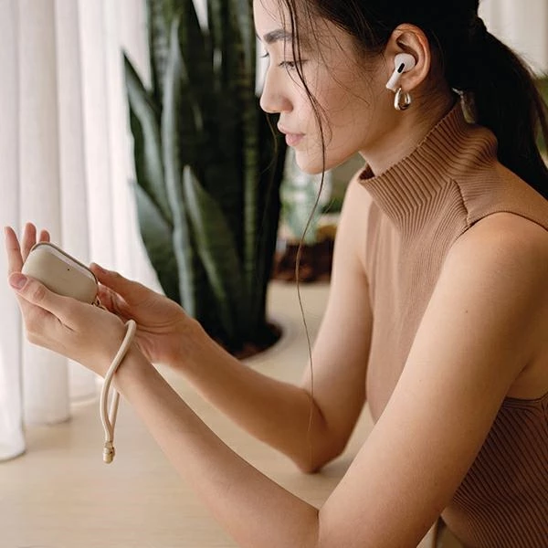 Ovitek za AirPods Pro 2, MagSafe, TPU in vegansko usnje, temno moder UNIQ Coehl Haven