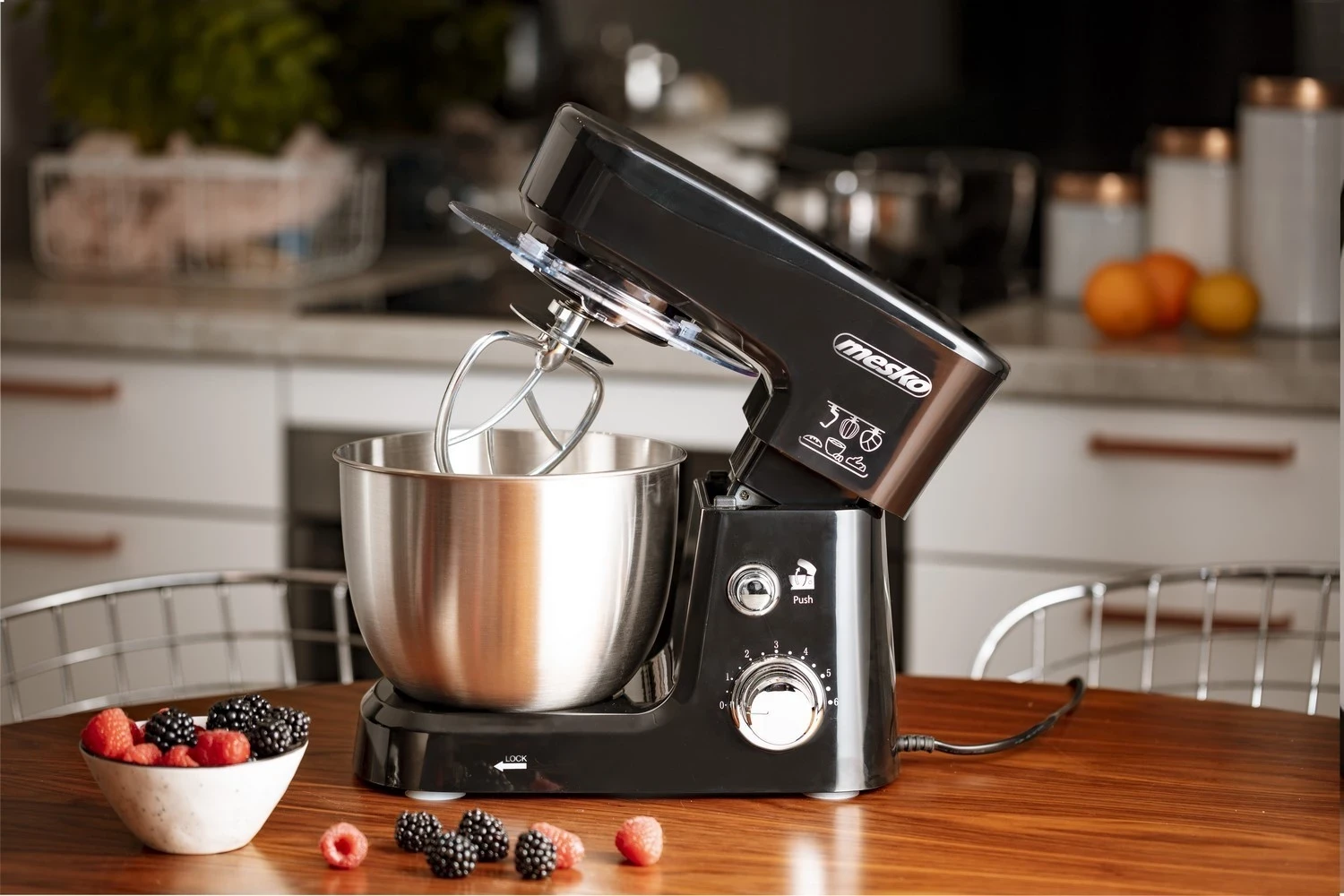 Kuhinjski mešalnik Mesko, črn