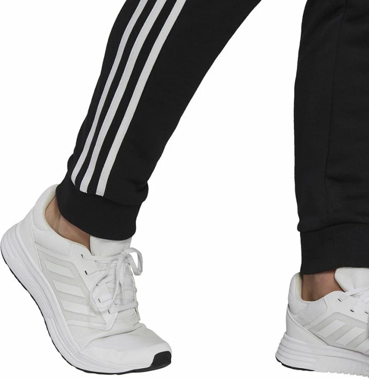Športne hlače Essentials Tapered Cuff 3 Stripes, adidas, črne