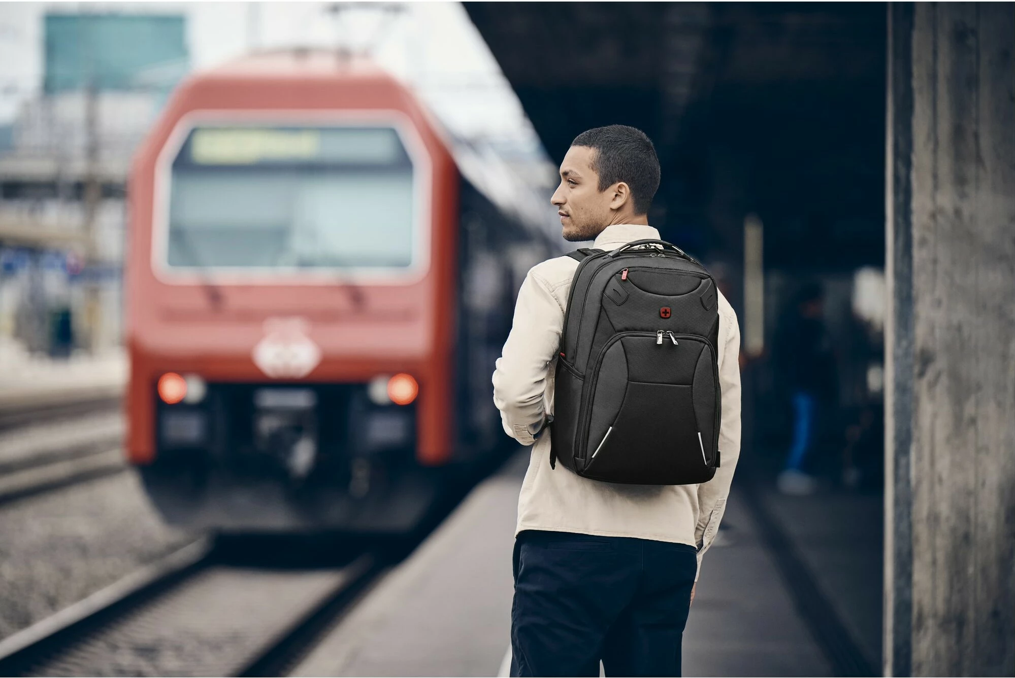 Nahrbtnik za prenosnik do 17 (43,18 cm), z žepom za tablico, Wenger Cosmic, črn