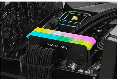 RAM pomnilnik Vengeance RGB Corsair 32GB (2x16GB) DDR4 3200 MHz, črn