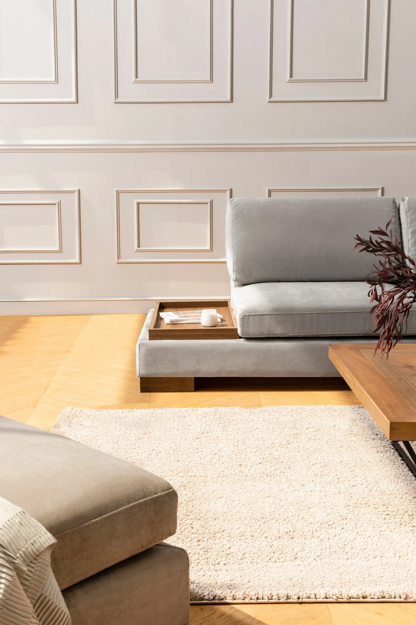 Kotna sedežna garnitura Tulip, desna s pufom — Atelier del Sofa, svetlo siva