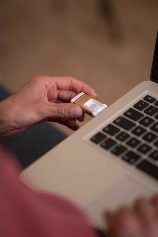 Majhna svetilka Ledlenser K4R, siva