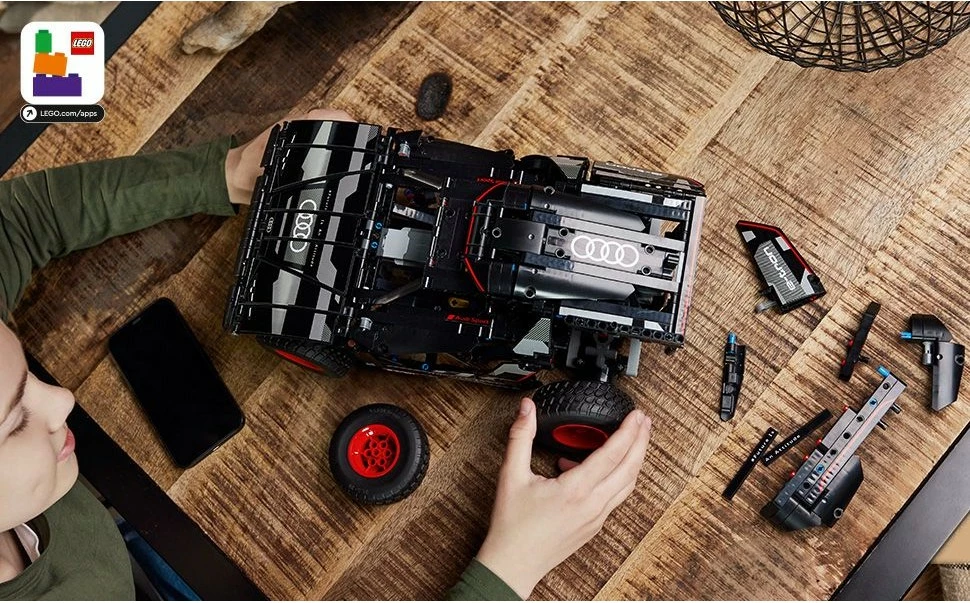 Model za sestavljanje Audi RS Q e-tron LEGO, 10+, plastika, 914 delov, 1,86 kg