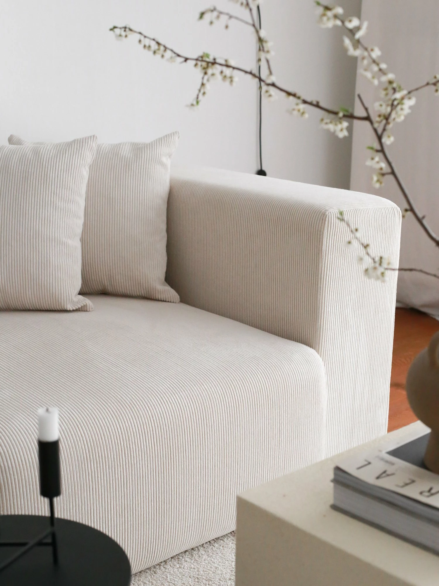 Trosed Atelier del Sofa, Yolo, bel