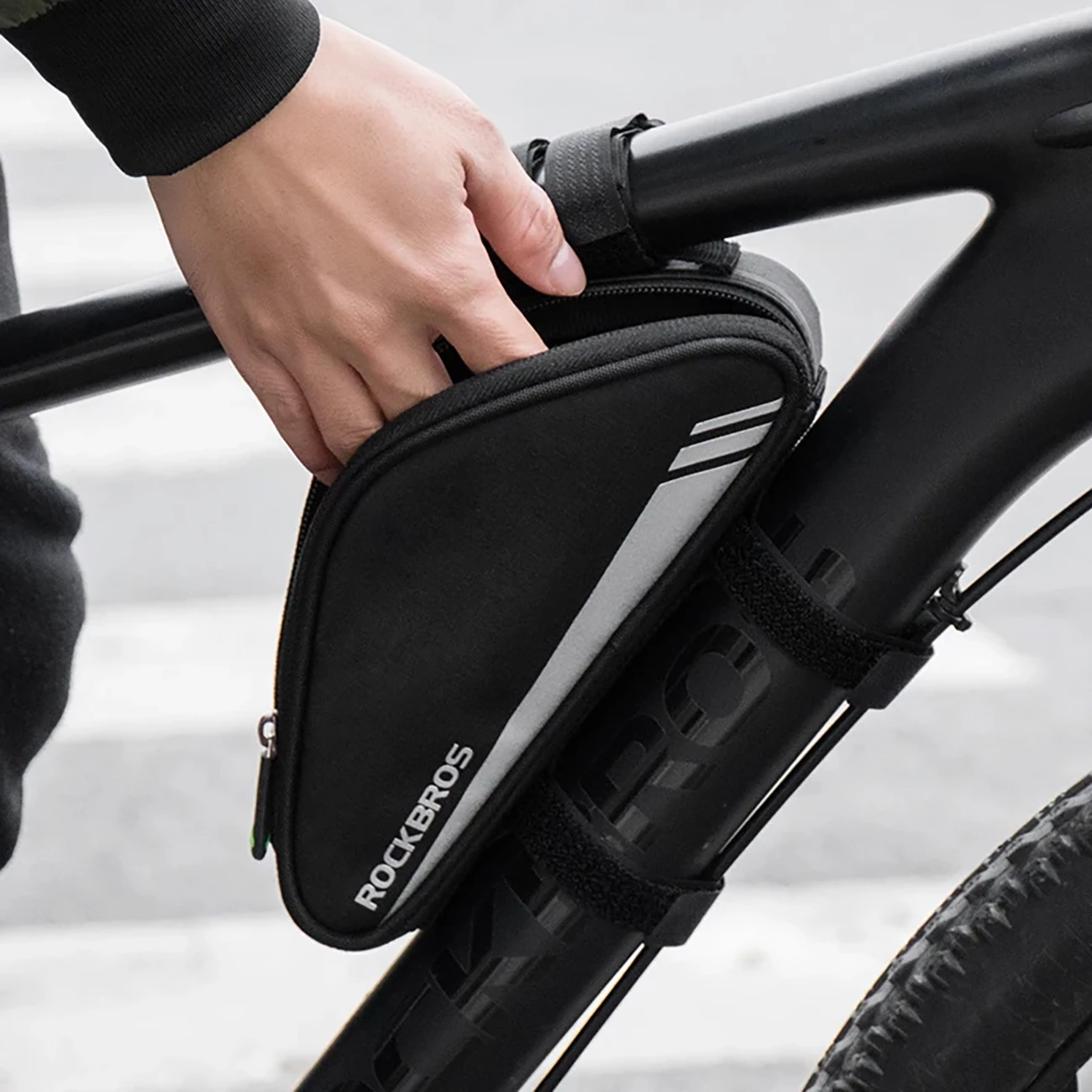 Trekotni okvirna torba za kolo Rockbros B55-BK, 0,7 L, najlon, črna