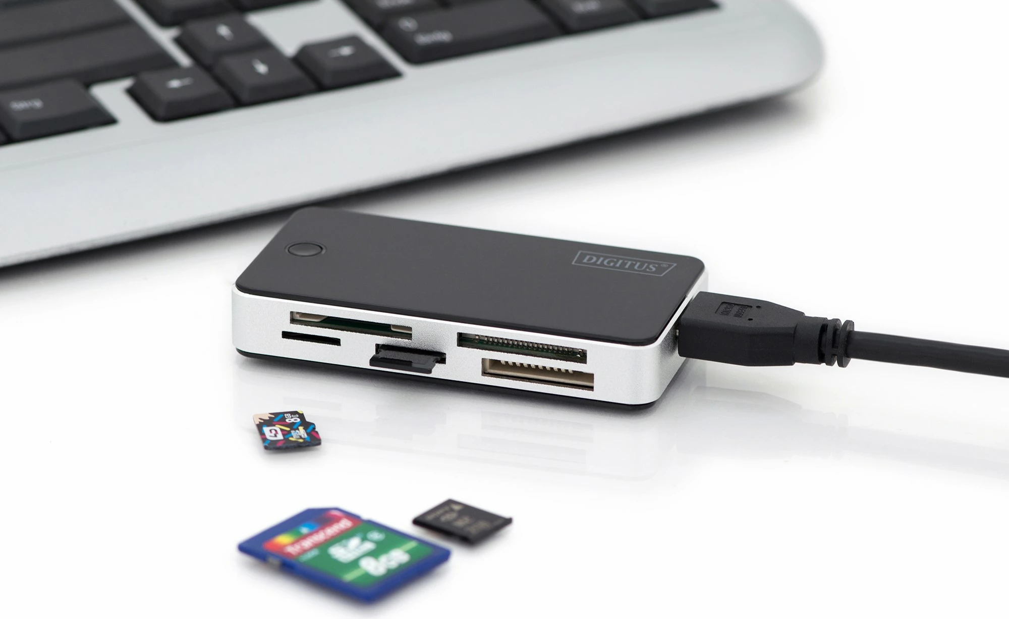 All-in-one čitalec kartic Digitus, USB 3.2 Gen 1, 1 m, črno/bel