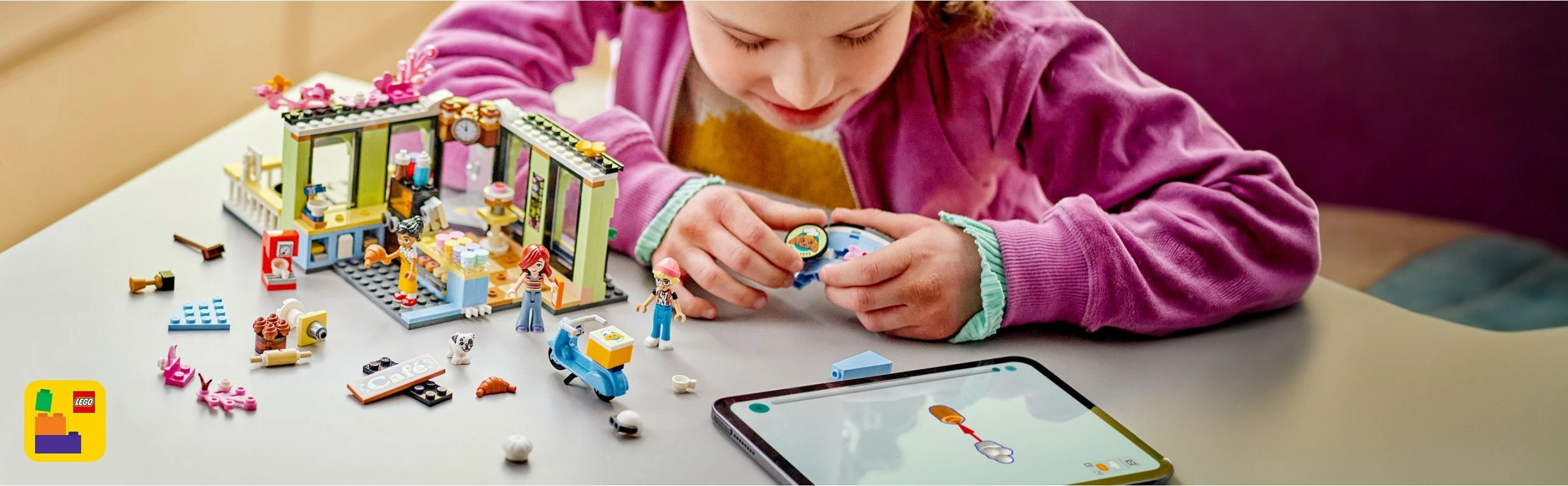 Kavarni Heartlake City, LEGO Friends 42618, gradbena igrača z miniaturnimi figuricami in dodatki