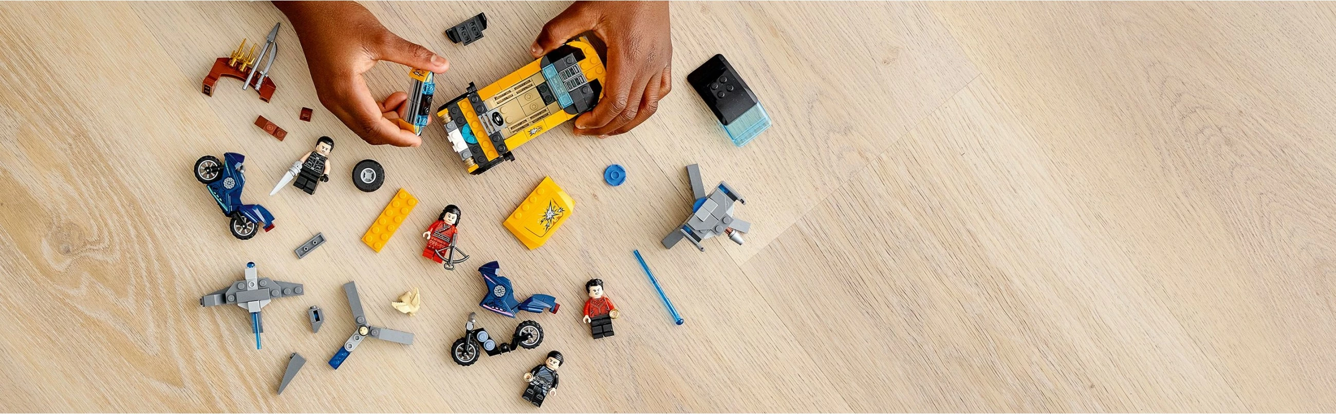 Set gradnje LEGO Marvel Pobeg pred Desetimi obročki, 321 kos, plastika