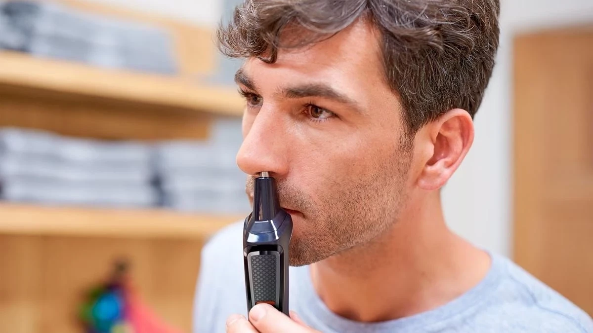 Večfunkcijski trimer Philips Multigroom MG3720/15, črn