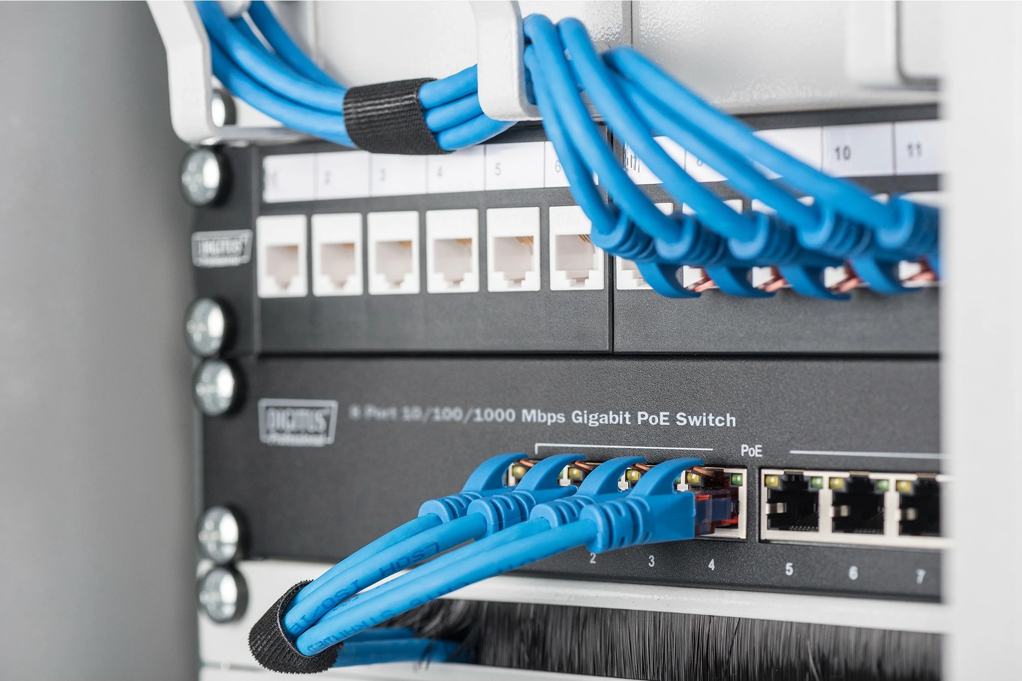 8-portni gigabitni PoE switch Digitus, unmanaged, siv