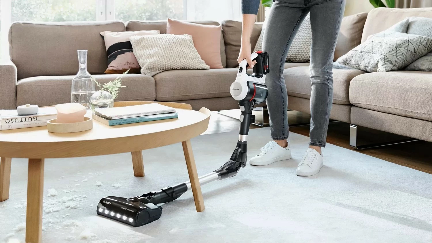 Vertikalni sesalnik Unlimited 7 BBS711W, 18 V, 40 min, bel-črn, Bosch
