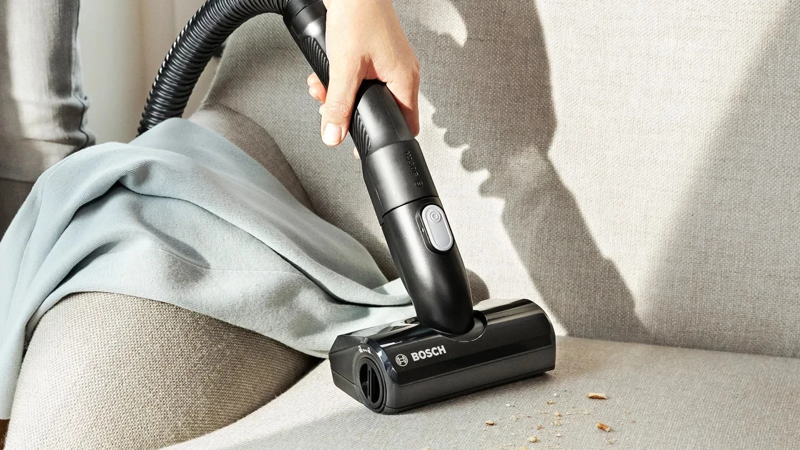 Sesalnik na baterijo BOSCH BCS 711XXL, črn