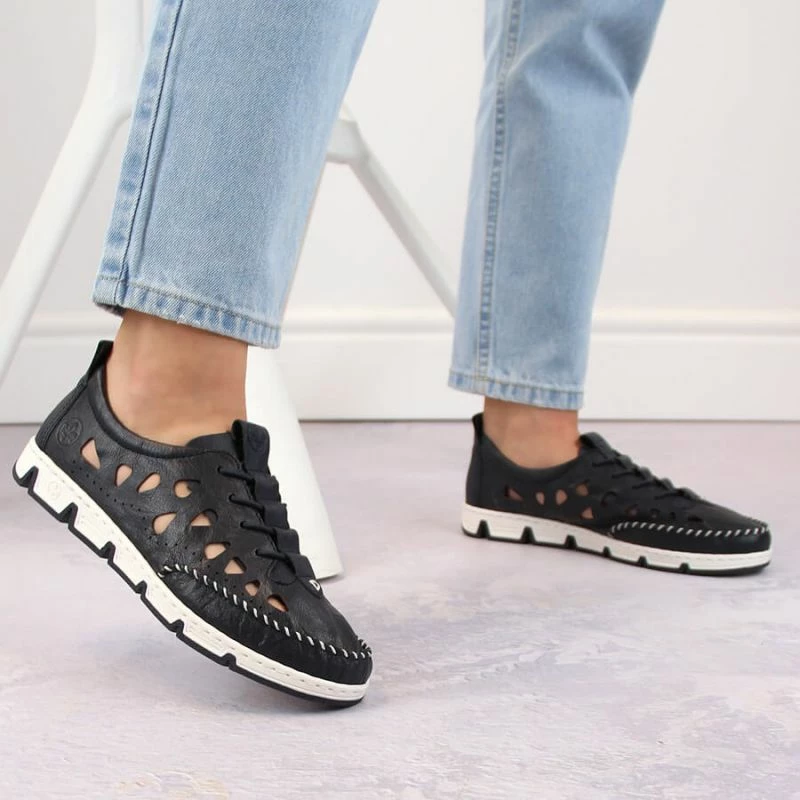 Superge odprte iz usnja Rieker, modro mornarske, ženske