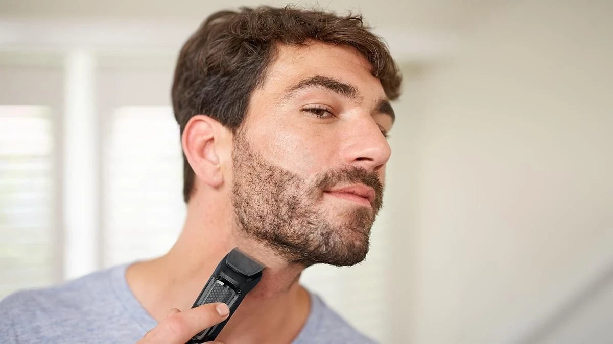 Večfunkcijski trimer Philips Multigroom MG3720/15, črn