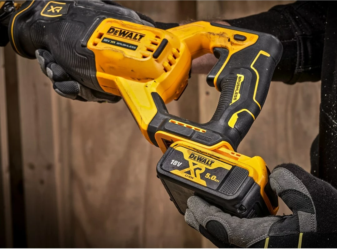Reciprocna žaga DeWalt DCS382N-XJ, 2,3 kg, rumeno/črna