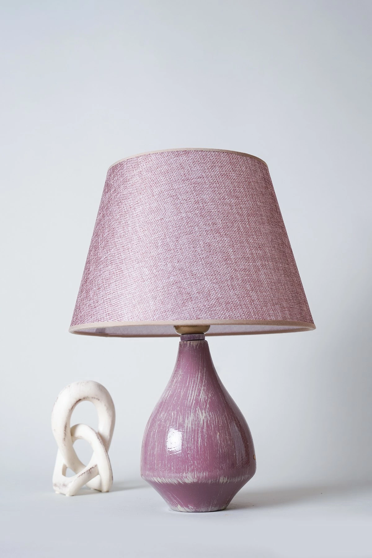 Namizna keramična svetilka Opviq, YL499