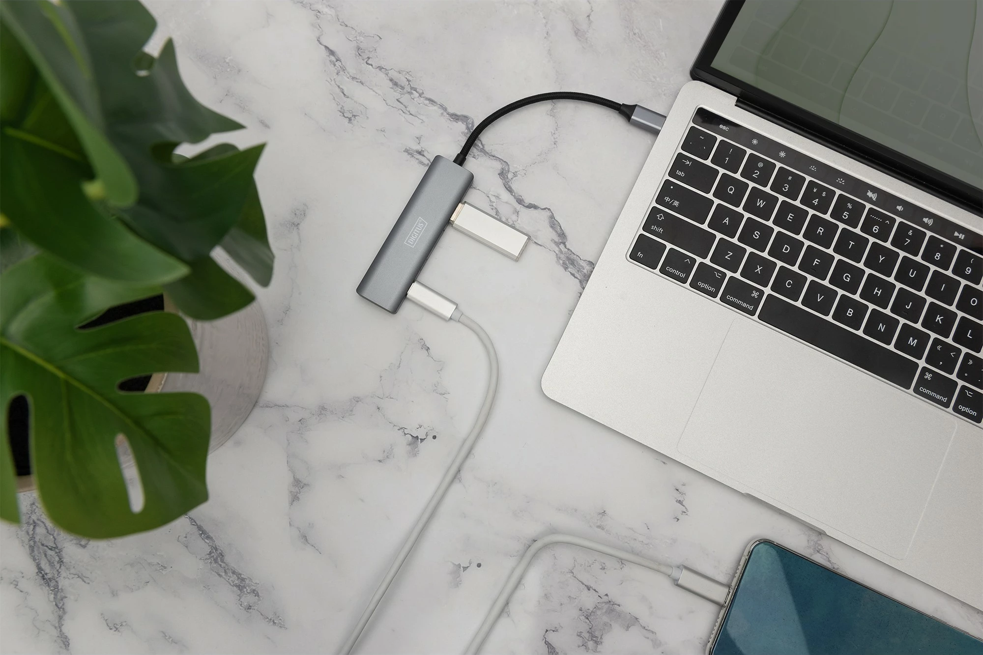 4-portni USB-C hub Digitus, 2x USB-A + 2x USB-C, USB 3.2 Gen 1, siv, aluminij