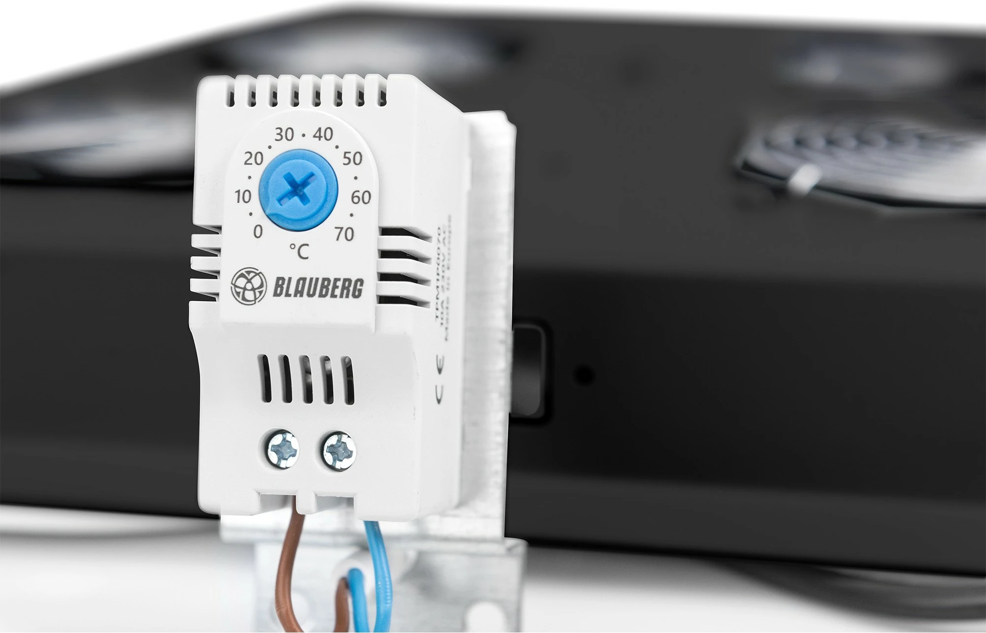 Tavanasta enota za hlajenje, Digitus Unique, 6 ventilatorjev, črna