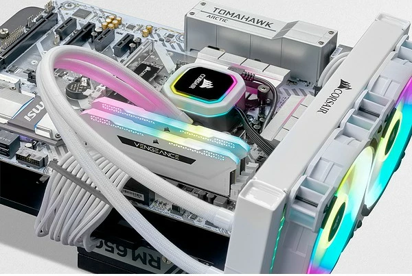 RAM pomnilnik Corsair Vengeance RGB 16GB (2x8GB) DDR4 3600MHz, bel