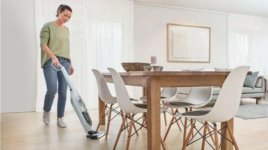 Sesalnik brez kabla Bosch Series 4 BBH3ALL28 Flexxo, črn