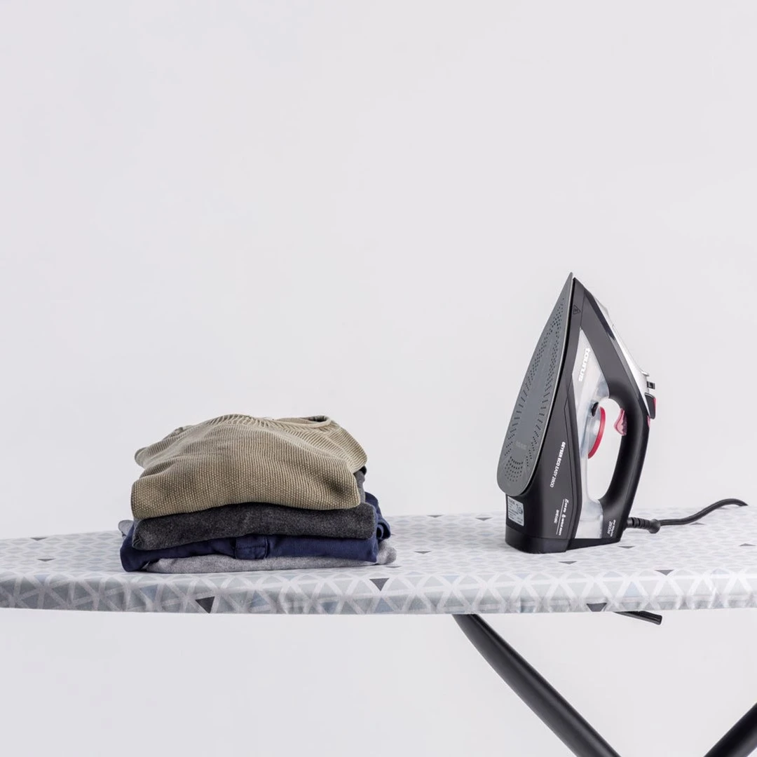 Parni/poletni likalnik s keramično ploščo Taurus Geyser Eco Easy 2800, 2800 W, črn