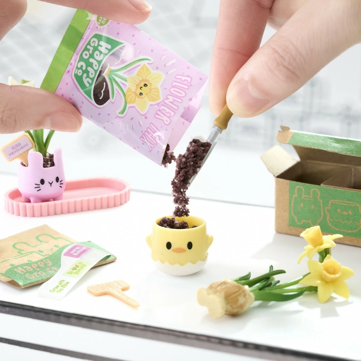 Zbirateljska figurica Make It Mini Spring, MGA Miniverse, 1 kos