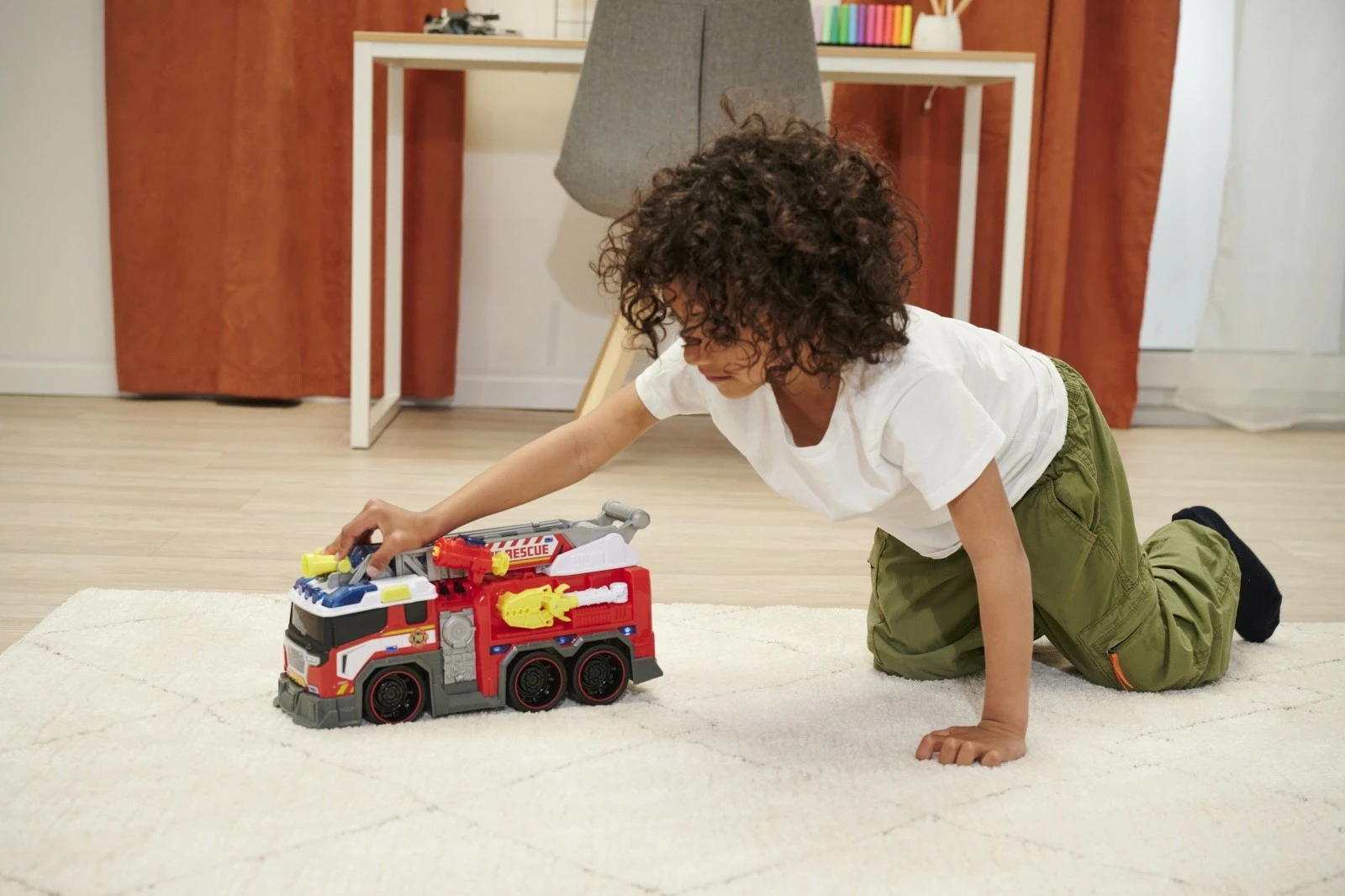 Lutka gasilsko vozilo Dickie 37,5 cm, plastika, z lučmi in zvokom, rdeče