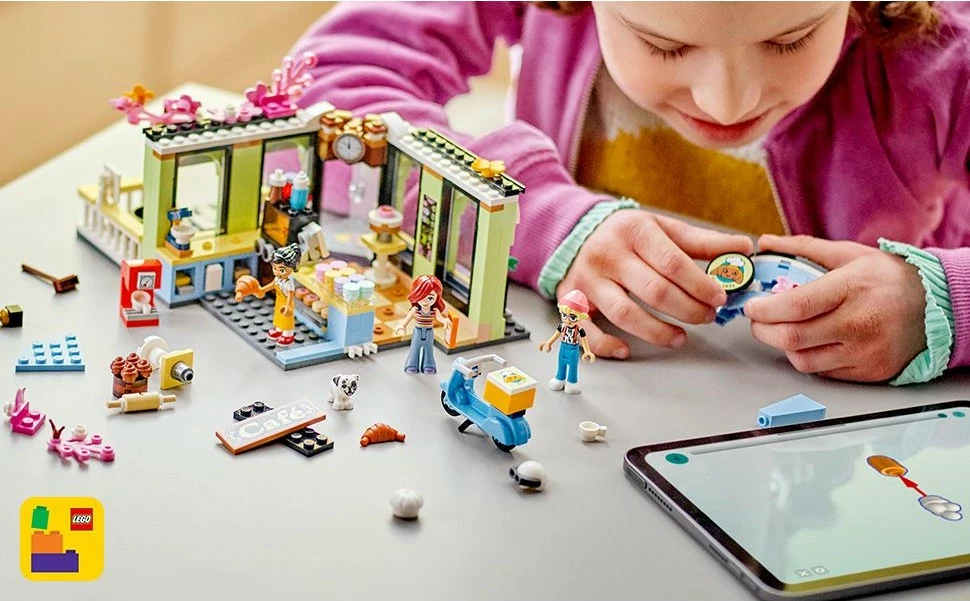Kavarni Heartlake City, LEGO Friends 42618, gradbena igrača z miniaturnimi figuricami in dodatki