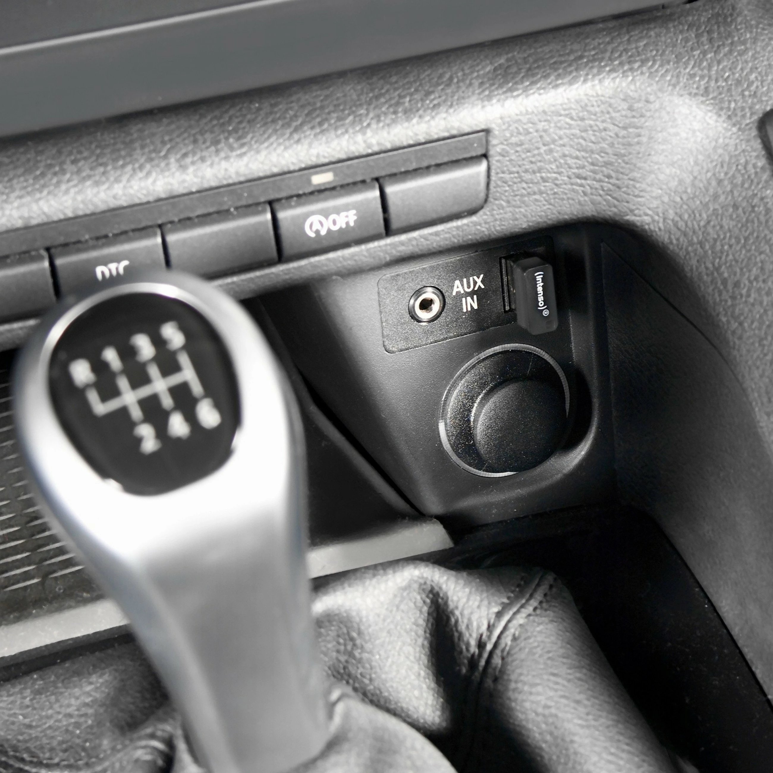 Zunanji USB 8 GB, USB Type-A, 3.2 Gen 1, črn - Intenso Slim Line