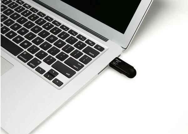 USB ključ 16 GB, USB 3.1, črn, PNY Attaché 4