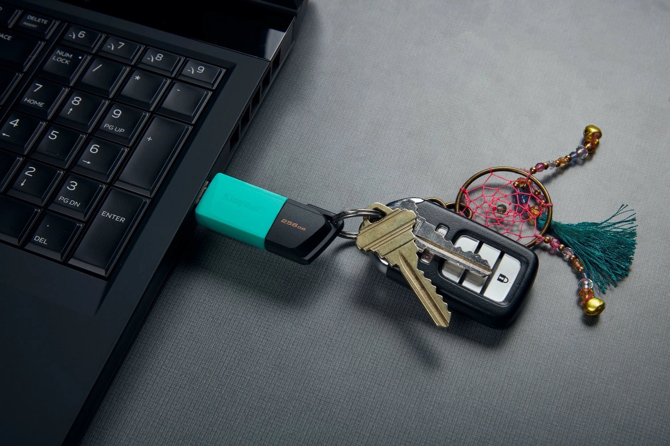USB-pomnilnik 256GB, Kingston DataTraveler Exodia M, USB 3.2, črno/tirkizen