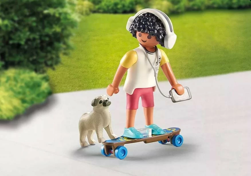Set igrač Playmobil My Life 71612, deček s psom in skateboard