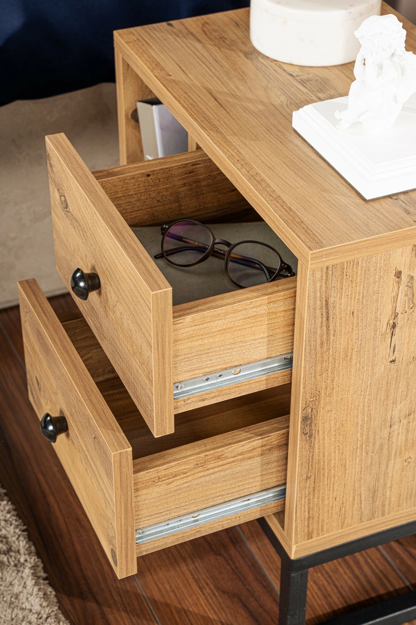 Nočna omarica Atlantic Pine in črna, Nordure