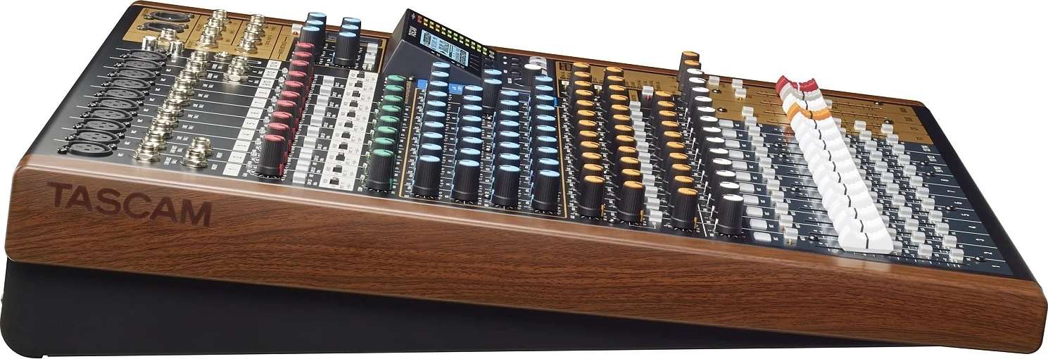 Mikser z 16 kanali Tascam MODEL 16, 20 - 30000 Hz, črn/zel./les