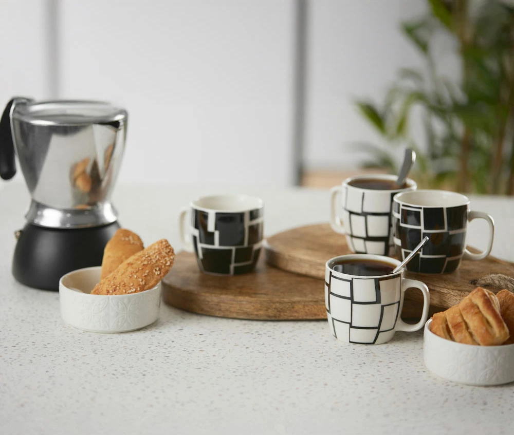 Premium set skodelic za espresso, 4 kosi, New Bone China porcelan, bela in črna, 10x7x5.5 cm