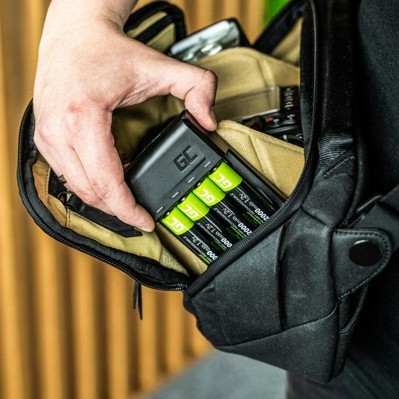 Polnilec baterij z 4x AA 2000 mAh, črn — Green Cell GC VitalCharger