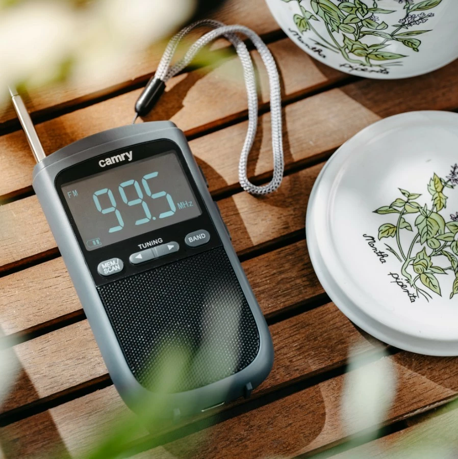 Prenosen radio Camry CR1905, FM/AM, LCD zaslon, USB-C, črn
