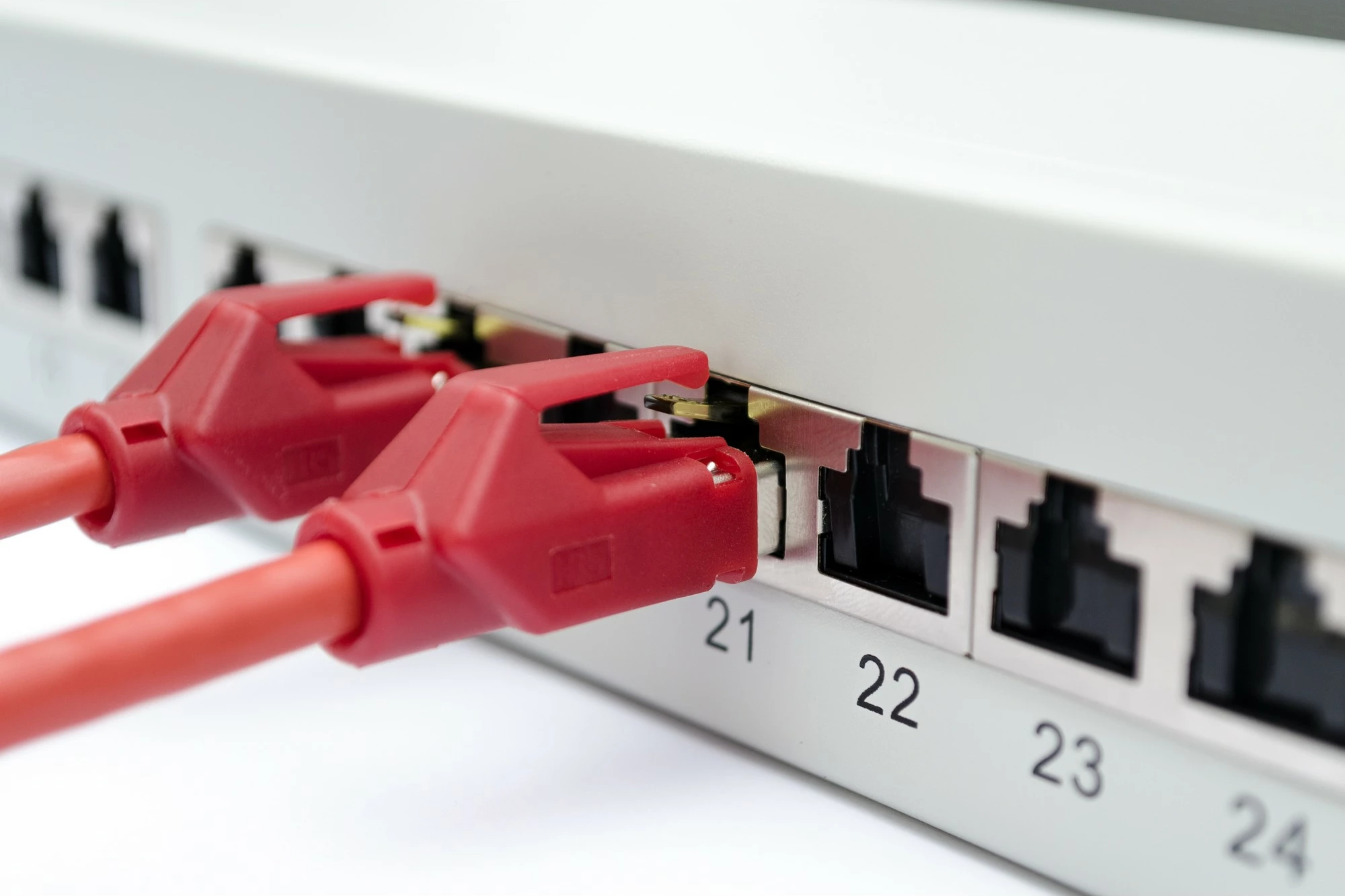Zaščiten 24-portni patch panel Cat6a, 1U, Digitus, siv
