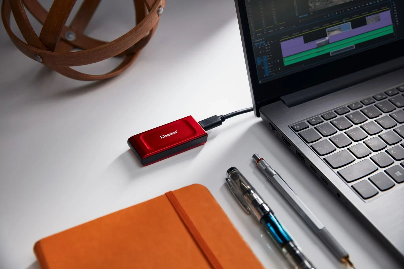 Zunanji SSD disk Kingston XS1000, 1TB, USB 3.2 Gen 2, rdeč