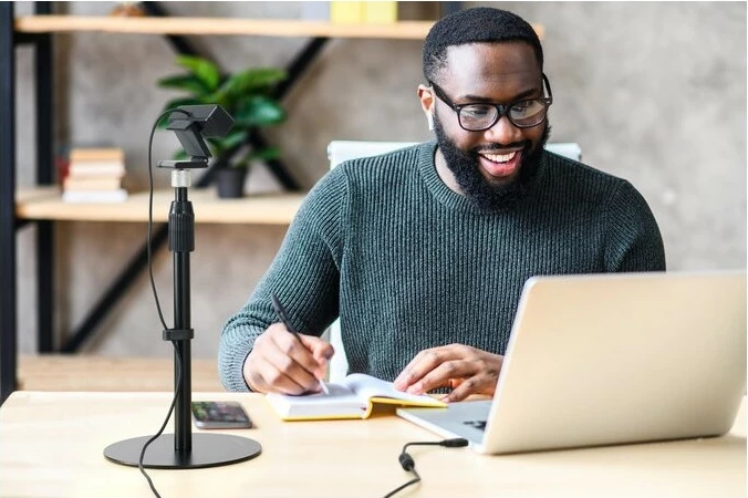 Teleskopski stojalo za mizo Kensington A1010, za mikrofon/webcam/luči, črno