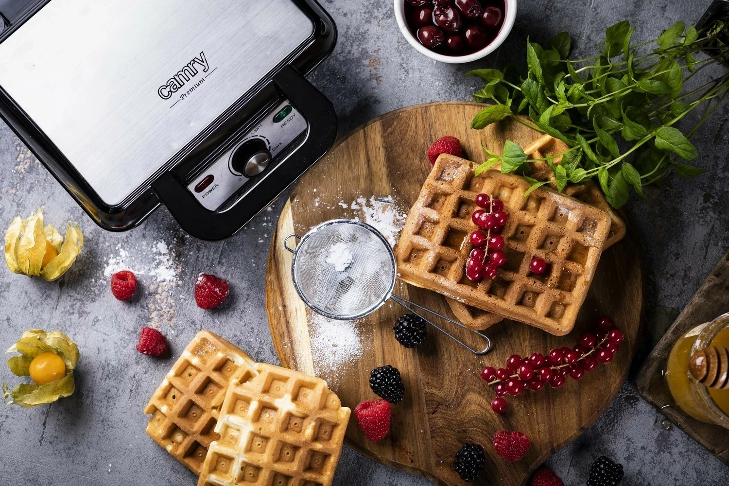 Aparat za vaflje Camry CR 3046, 2 vaflja, srebrno-črn