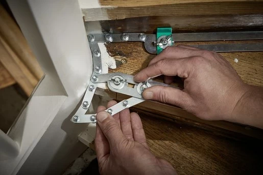 Merni pripomoček za stopnice Wolfcraft 5210000, nerjaveče jeklo, črn