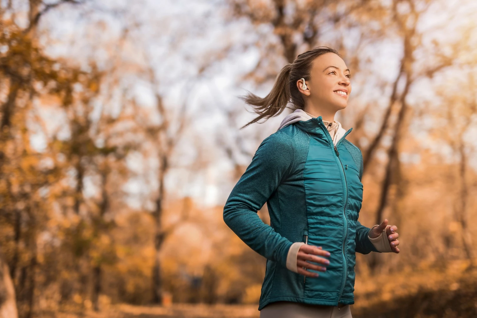 Slušalke True Wireless z ušesnim trakom JVC HA-EC25TWU, bele