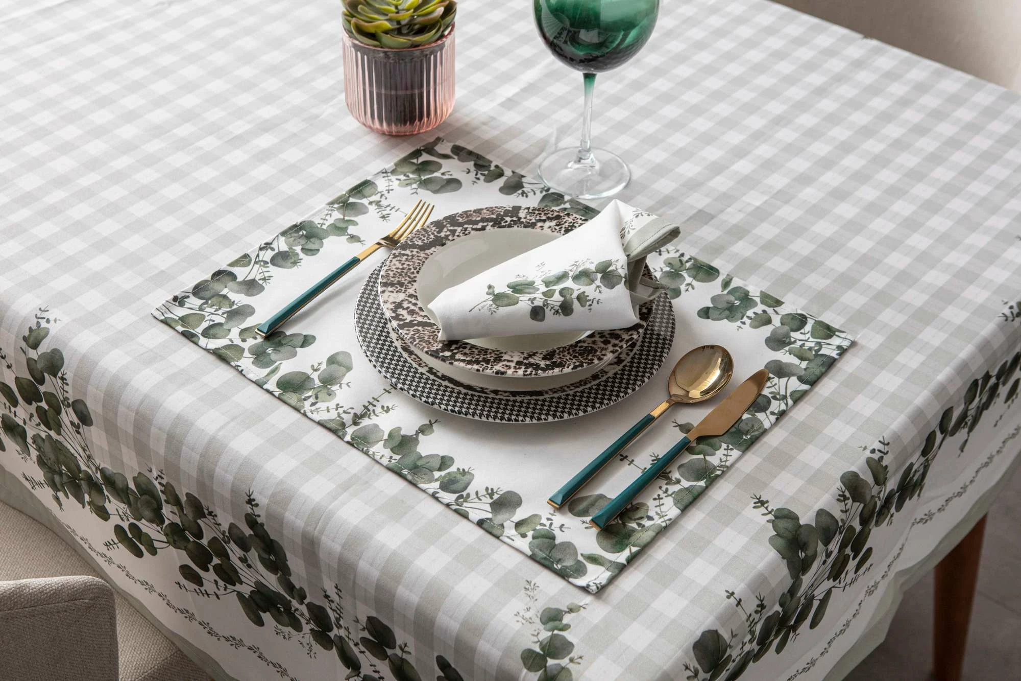 Prti za mizo (set 4 kosov) Hermia, evkalipt
